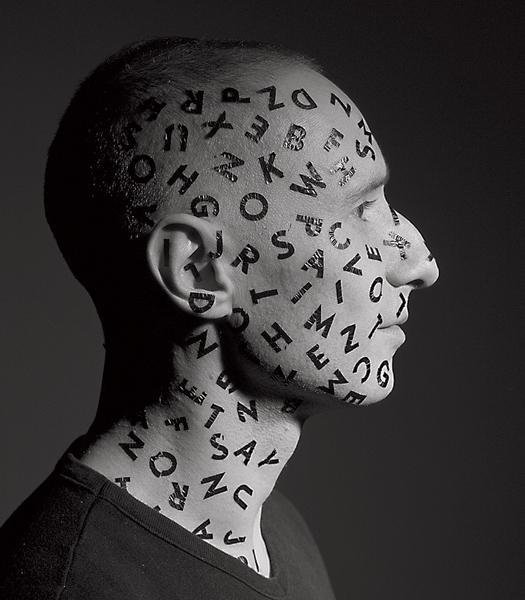 Photo de profil avec lettre de philippe Apeloig